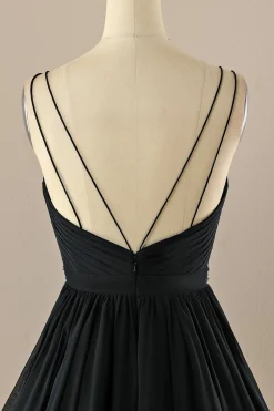Vestido preto de pescoço em V