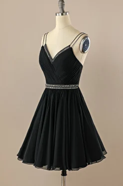 Vestido preto de pescoço em V