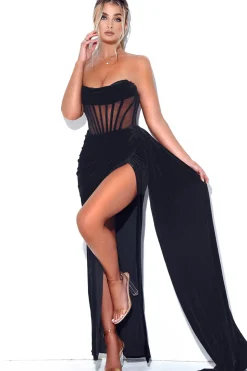 Vestido preto de veludo sem alças