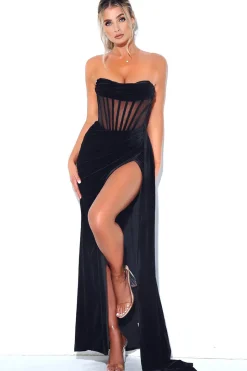 Vestido preto de veludo sem alças