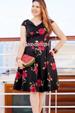 Vestido preto estampado rosa