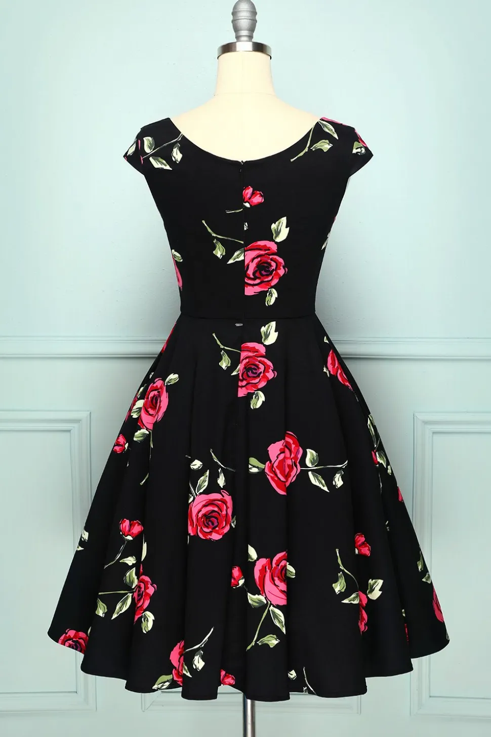 Vestido preto estampado rosa