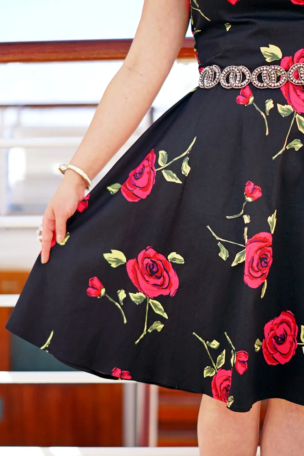 Vestido preto estampado rosa