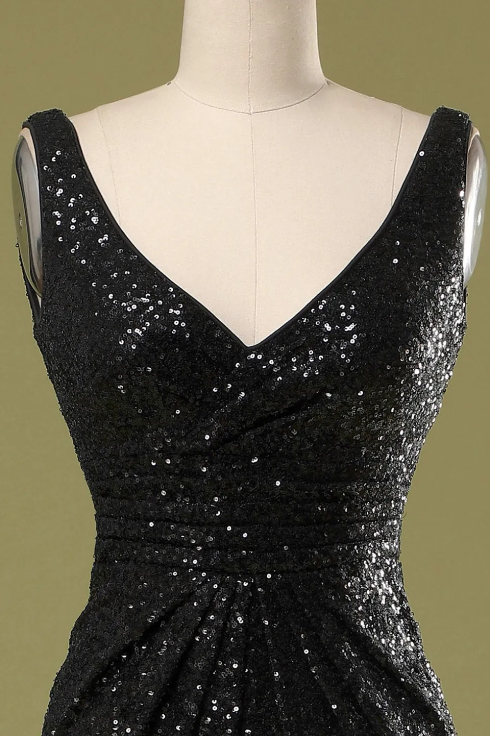 Vestido preto longo de lantejoulas