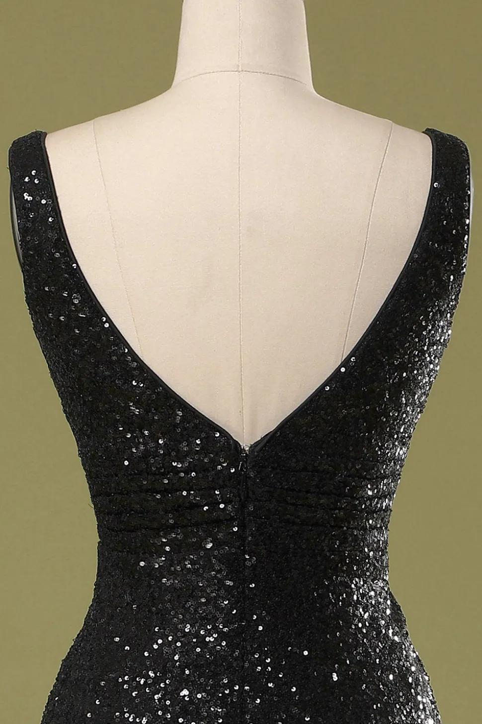 Vestido preto longo de lantejoulas