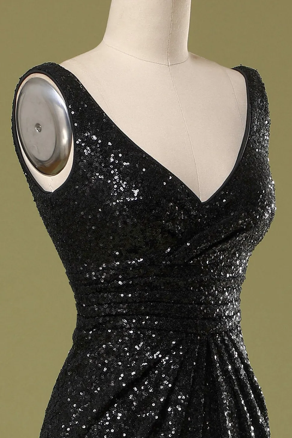 Vestido preto longo de lantejoulas