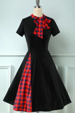 Vestido preto plaid swing 1950s