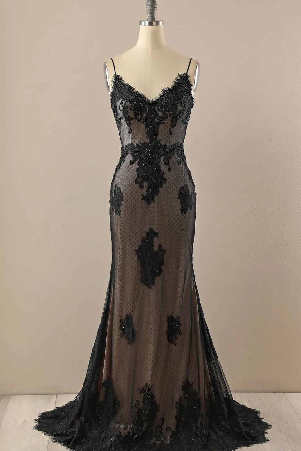 Vestido preto v pescoço beaded prom
