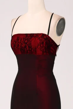 Vestido preto vermelho da bainha da dama de honra com renda-up para trás