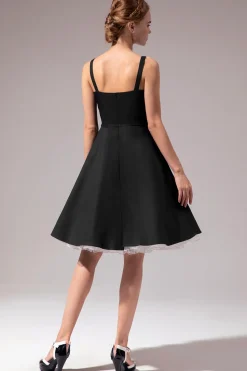 Vestido preto vintage com botão