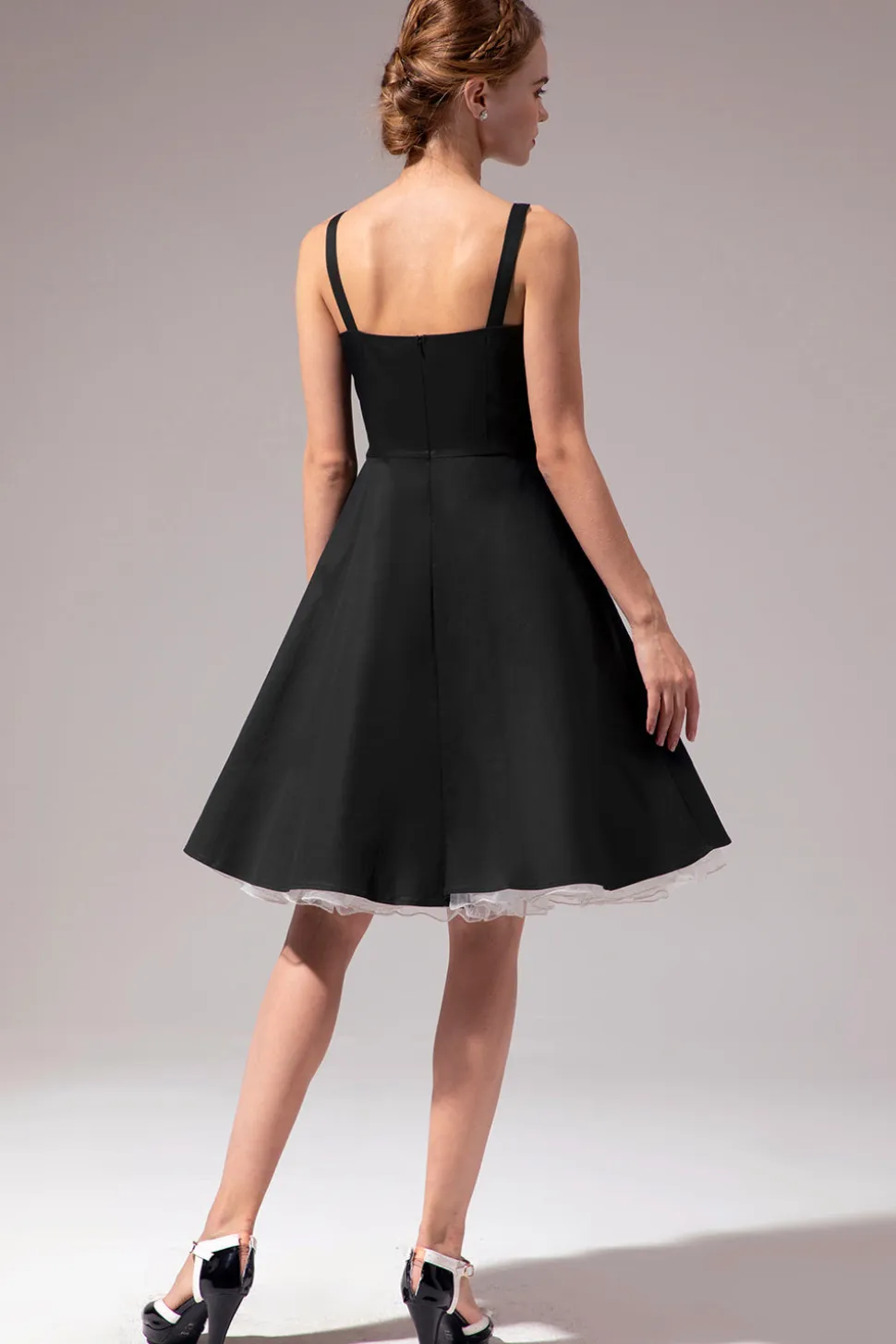Vestido preto vintage com botão