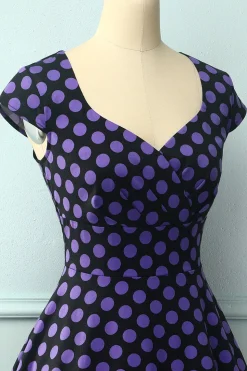 Vestido roxo preto com decote em V