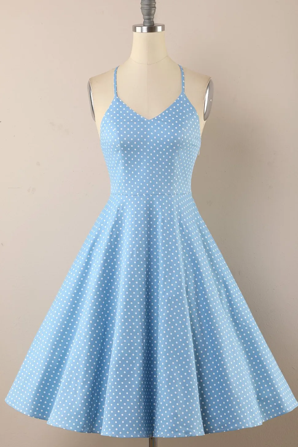 Vestido às bolinhas vintage dos anos 1950