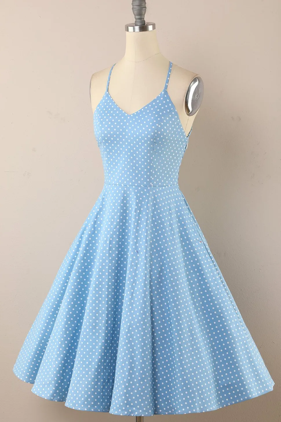 Vestido às bolinhas vintage dos anos 1950
