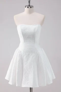 Vestido Simples Branco A-Line Strapless Short Homecoming