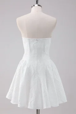 Vestido Simples Branco A-Line Strapless Short Homecoming
