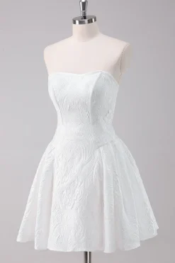 Vestido Simples Branco A-Line Strapless Short Homecoming