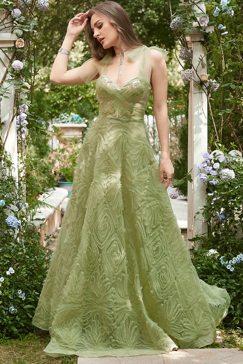 Vestido Verde Claro de Baile Com Bordado