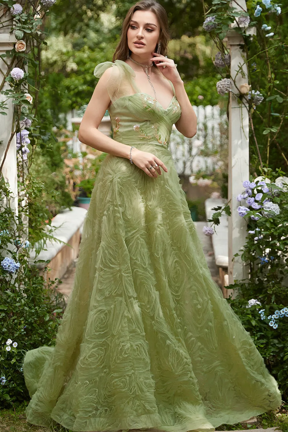 Vestido Verde Claro de Baile Com Bordado