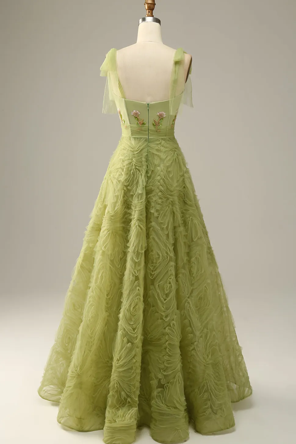 Vestido Verde Claro de Baile Com Bordado