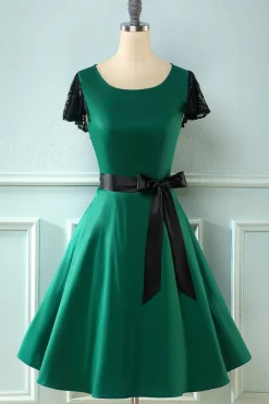 Vestido verde de balanço dos anos 50 com renda