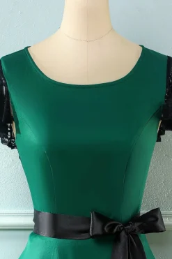 Vestido verde de balanço dos anos 50 com renda