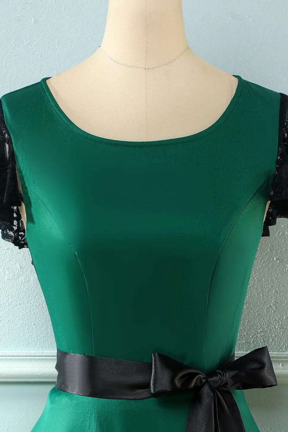 Vestido verde de balanço dos anos 50 com renda