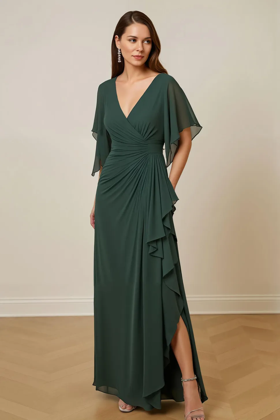 Vestido verde escuro da mãe da noiva com mangas Flutter