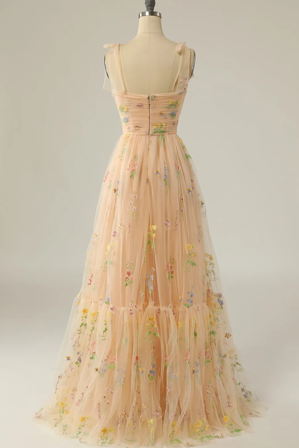 Vestido verde longo do baile com bordado