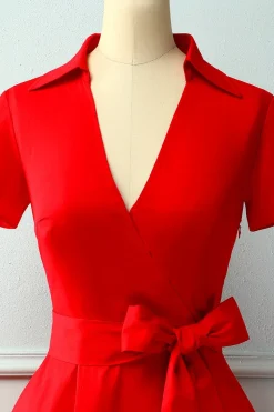 Vestido vermelho com decote em V sólido