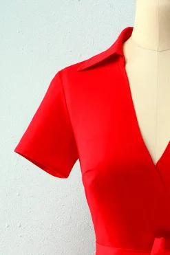 Vestido vermelho com decote em V sólido