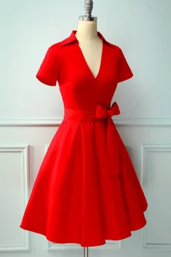 Vestido vermelho com decote em V sólido