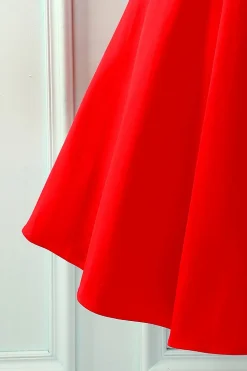 Vestido vermelho com decote em V sólido