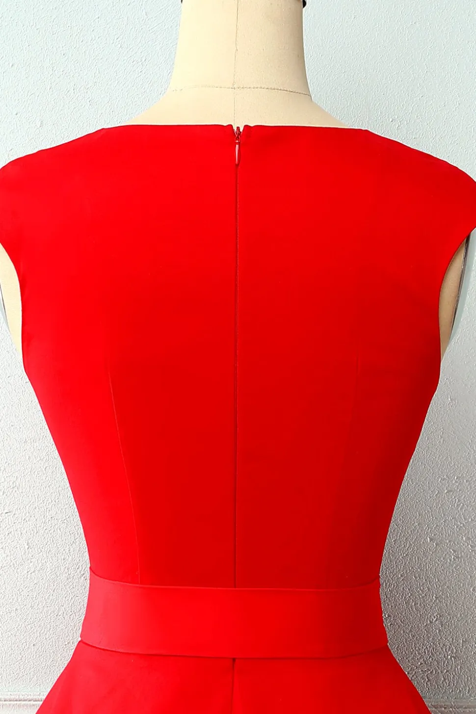 Vestido vermelho do balanço dos anos 50 do botão vermelho