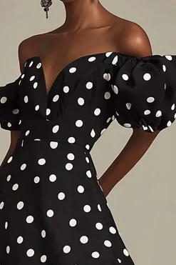 Vestido Verão com Fenda Fora do Ombro Linha-A Midi Ponto Branco Preto