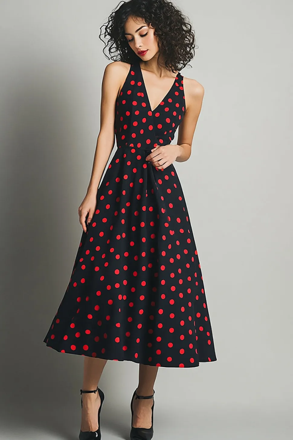 Vestido Verão Decote em V Midi Linha-A Ponto Vermelho Preto