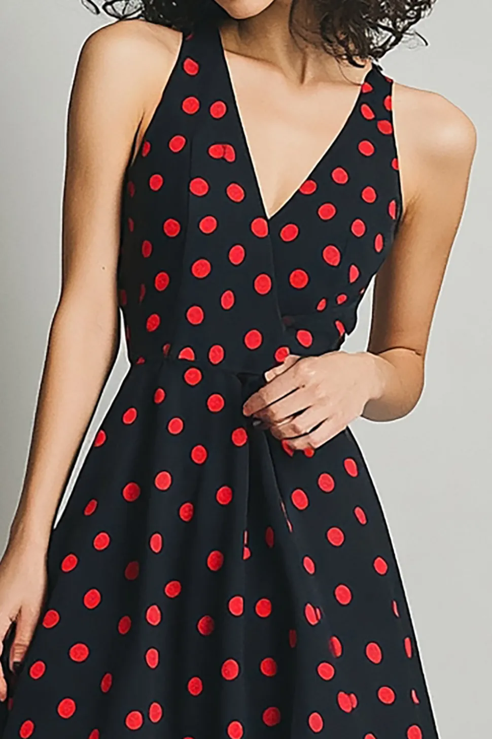 Vestido Verão Decote em V Midi Linha-A Ponto Vermelho Preto