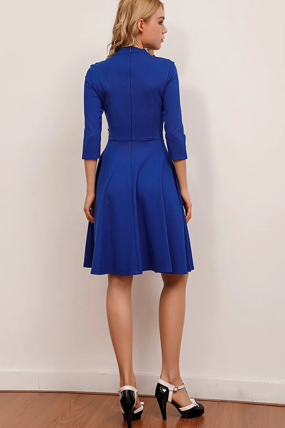 Vestido vintage azul royal com mangas