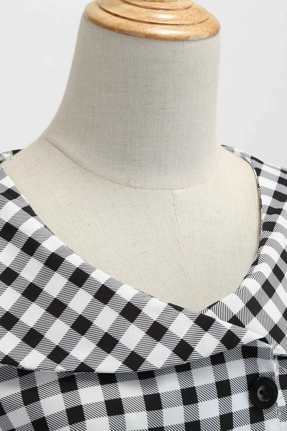 Vestido vintage de costura impresso em xadrez