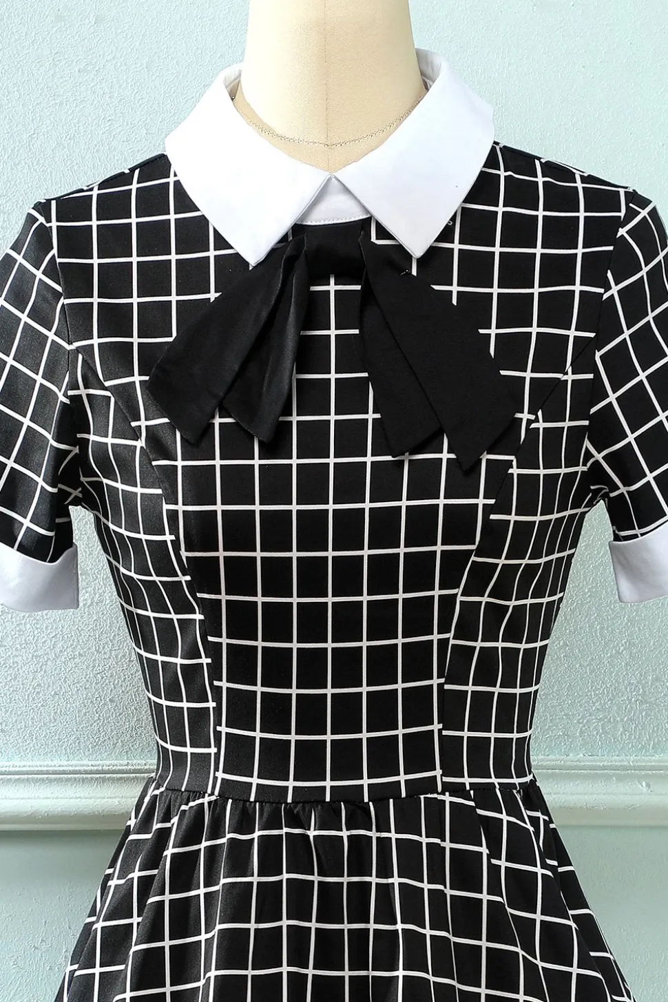 Vestido vintage xadrez de 1950 com arco