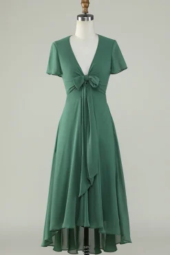 V-Neck mangas curtas vestido de dama de honra de eucalipto com laço