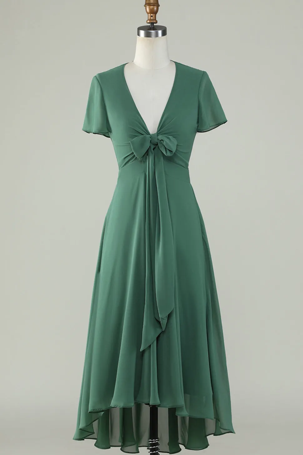 V-Neck mangas curtas vestido de dama de honra de eucalipto com laço