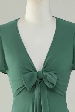 V-Neck mangas curtas vestido de dama de honra de eucalipto com laço