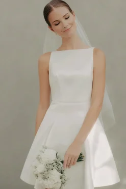 White Boat Neck Uma Linha Curto Courthouse Vestido de Noiva